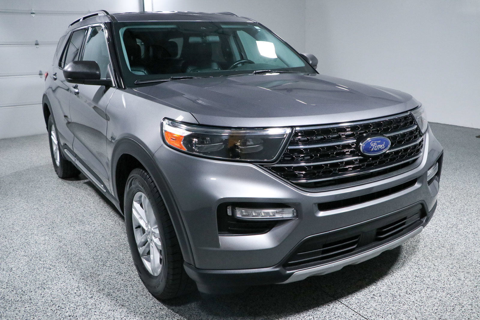 Used 2021 Ford Explorer XLT w/ Equipment Group 202A AWD/4WD image 5