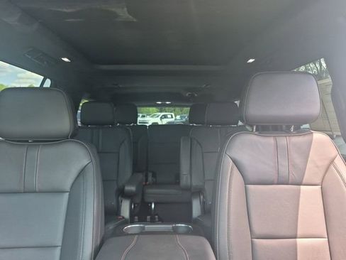 Certified 2025 Chevrolet Suburban RST w/ Advanced Technology Package AWD/4WD image 30