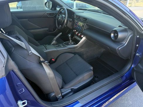 Used 2023 Toyota GR86 w/ ALL Weather Mat Package (TMS) RWD image 34