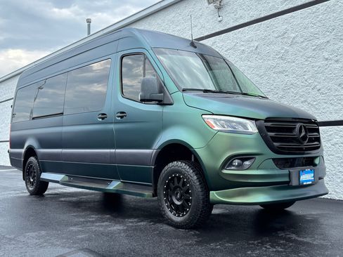 Used 2021 Mercedes-Benz Sprinter 2500 image 2