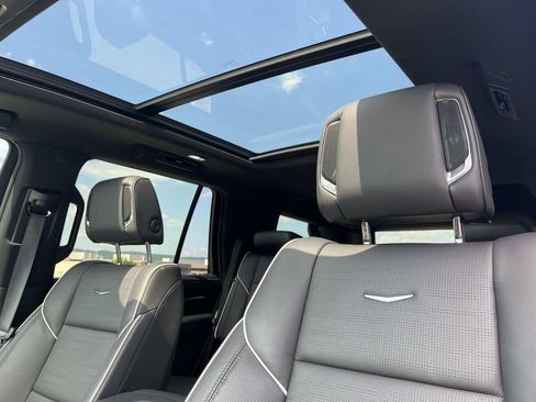Certified 2023 Cadillac Escalade Premium Luxury AWD/4WD image 35