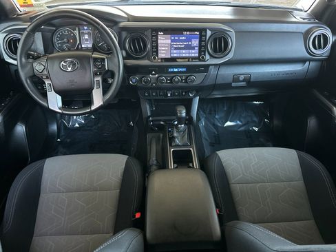 Used 2022 Toyota Tacoma TRD Sport w/ Technology Package AWD/4WD image 12