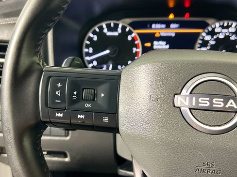 Used 2025 Nissan Rogue SV FWD image 18
