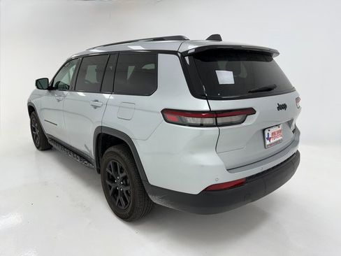 Used 2025 Jeep Grand Cherokee L Altitude image 18