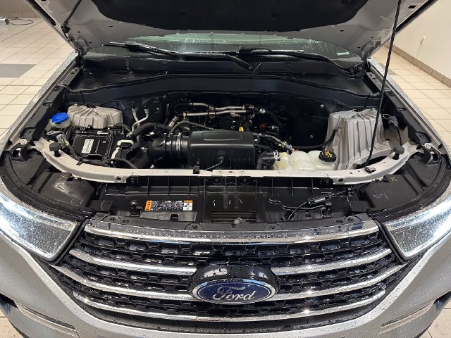 Used 2021 Ford Explorer XLT w/ Equipment Group 202A AWD/4WD image 29