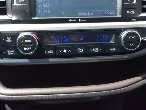 Used 2015 Toyota Highlander XLE AWD/4WD image 30