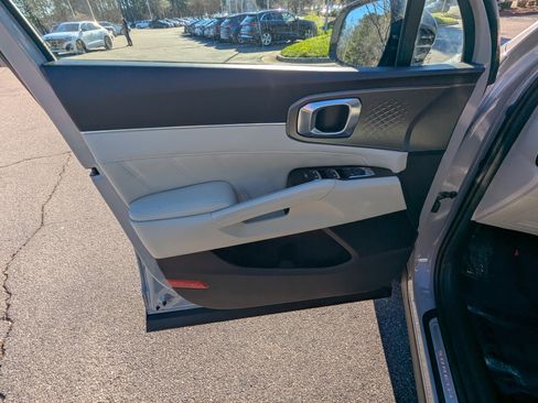 Used 2023 Kia Sorento SX image 17