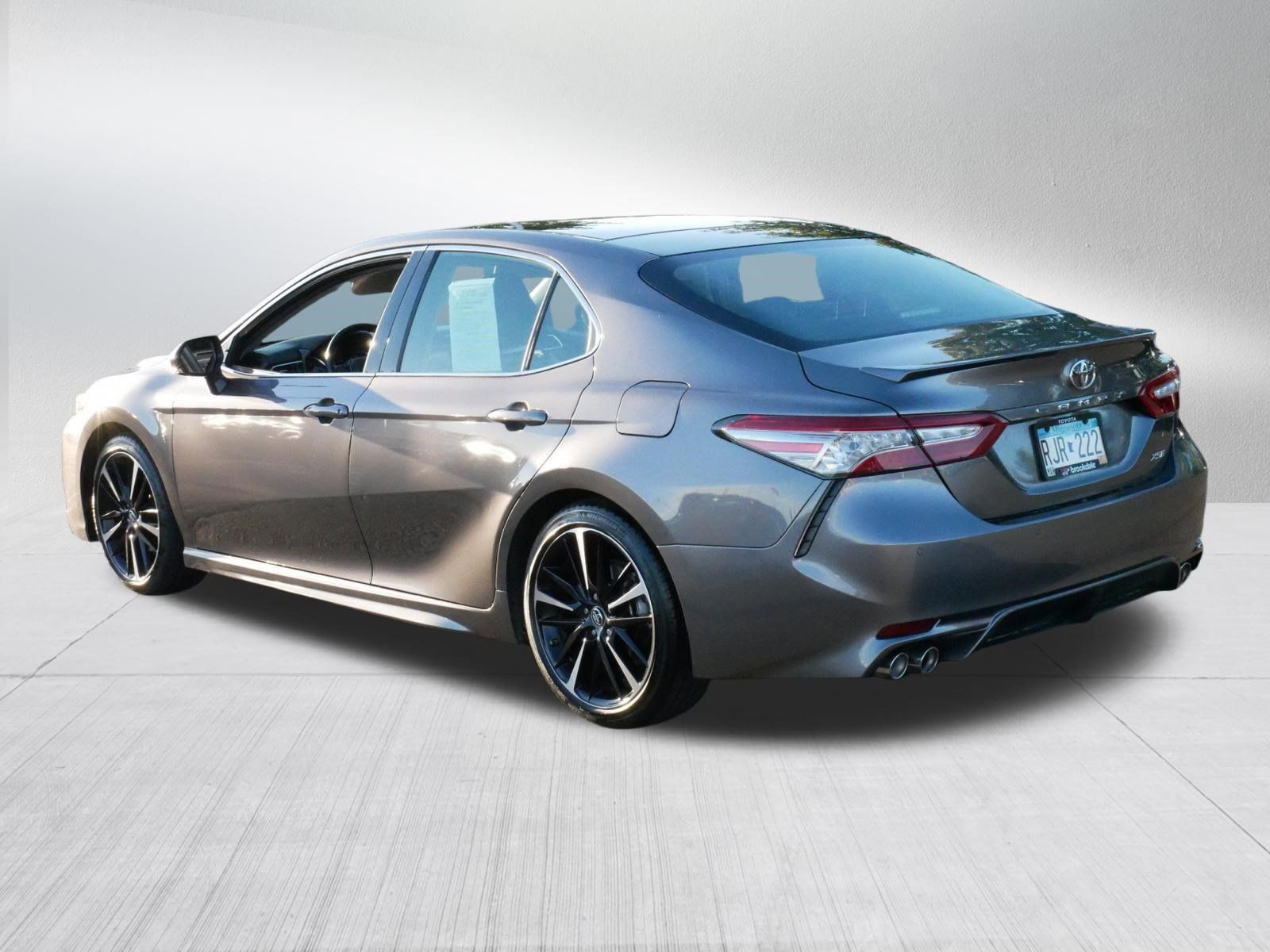 Used 2018 Toyota Camry XSE FWD image 3