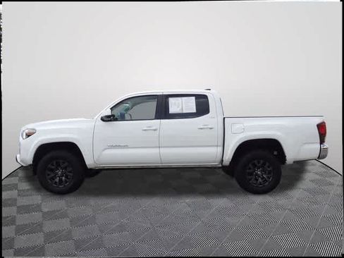 Used 2023 Toyota Tacoma SR5 w/ SR5 Appearance Package RWD image 2