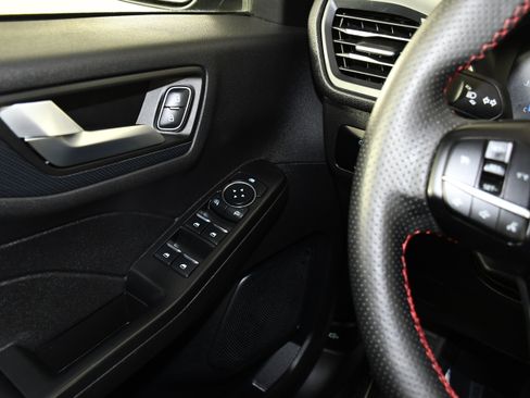 Used 2025 Ford Escape ST-Line image 31