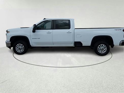 Used 2021 Chevrolet Silverado 2500 LT w/ Snow Plow Prep/Camper Package image 7