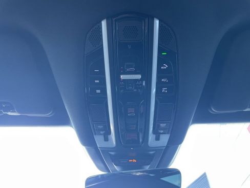 Certified 2023 Porsche Cayenne Platinum Edition image 37