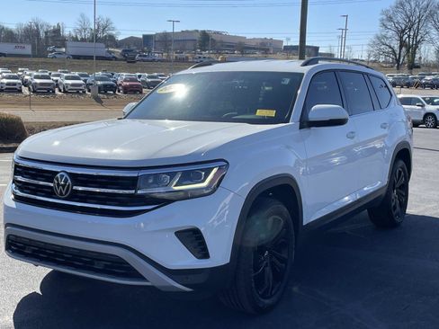 Used 2023 Volkswagen Atlas SE image 3