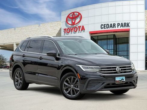 Used 2022 Volkswagen Tiguan SE FWD image 1