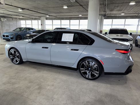 Used 2025 BMW 760i xDrive w/ Executive Package AWD/4WD image 5