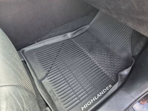 Used 2018 Toyota Highlander Limited FWD image 38