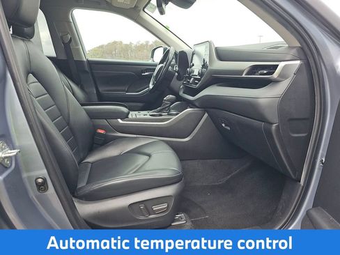 Used 2022 Toyota Highlander XLE FWD image 12