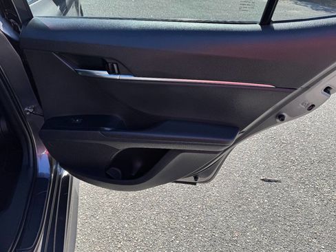 Used 2020 Toyota Camry SE image 36