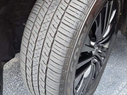 Used 2023 Toyota Venza Nightshade image 17