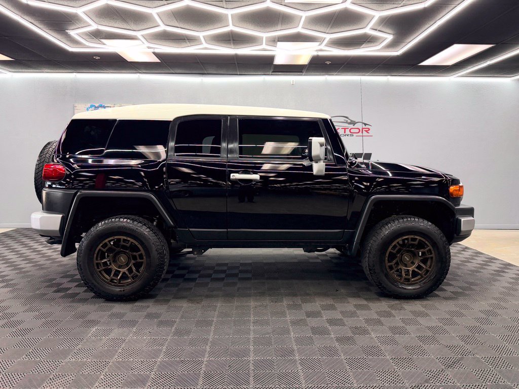 Used 2014 Toyota FJ Cruiser 4WD w/ Upgrade Package image 17