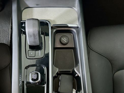 Used 2025 Volvo XC60 B5 Plus image 25