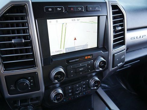 Used 2020 Ford F350 Platinum w/ FX4 Off-Road Package image 35