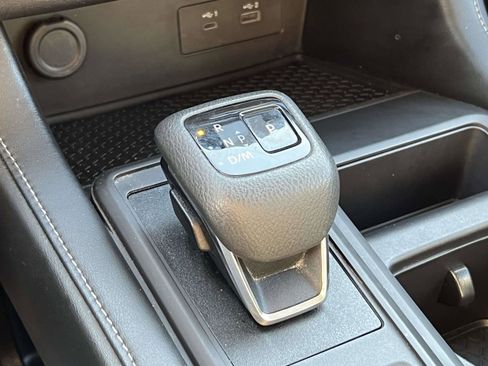 Used 2023 Nissan Pathfinder S image 31