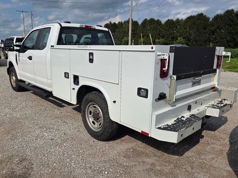 Used 2021 Ford F250 XL w/ Power Equipment Group RWD image 4