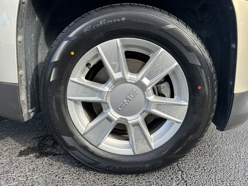 Used 2012 GMC Terrain SLE FWD image 29