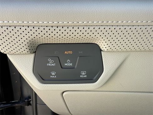 Certified 2025 Volkswagen Atlas SE image 10