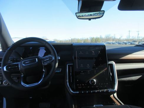 New 2026 GMC Yukon XL Denali w/ Denali Reserve Package image 17