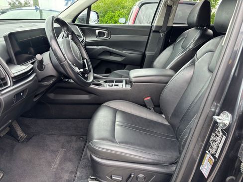 Used 2024 Kia Sorento S FWD image 29