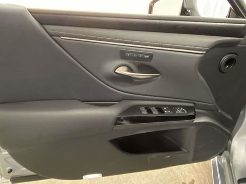 Used 2025 Lexus ES 350 w/ Premium Package image 12