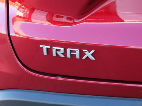 Used 2025 Chevrolet Trax LT w/ LT Convenience Package image 17