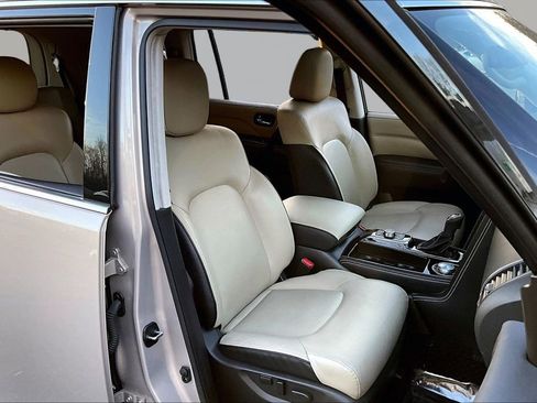 Used 2024 INFINITI QX80 Premium Select w/ Cargo Package image 24