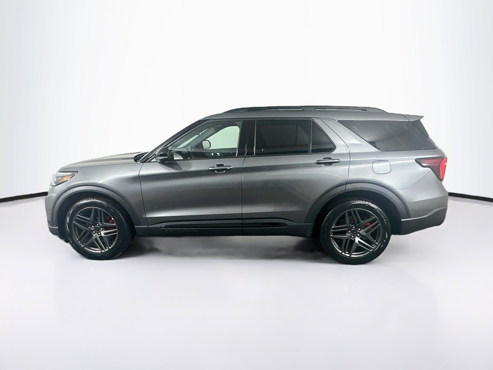 Used 2025 Ford Explorer ST-Line w/ ST-Line Street Pack AWD/4WD image 4
