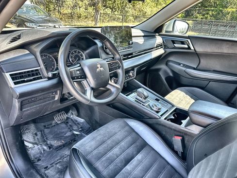 Used 2024 Mitsubishi Outlander SE Black Edition image 10