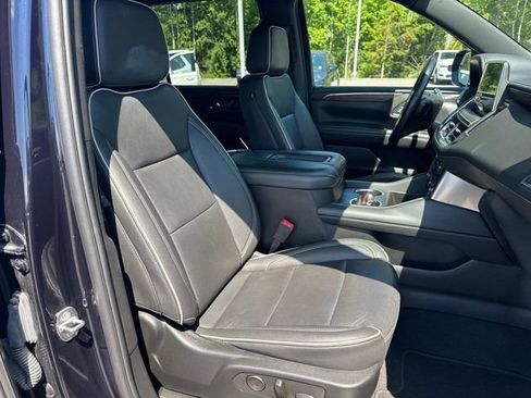 Used 2024 Chevrolet Suburban Premier AWD/4WD image 25