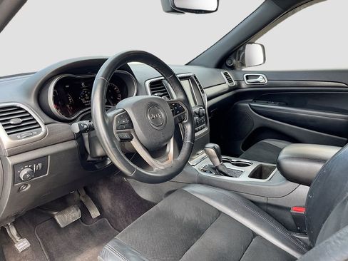 Used 2017 Jeep Grand Cherokee Altitude image 9
