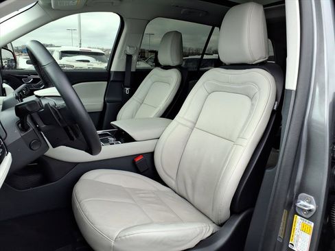 Used 2025 Lincoln Aviator Reserve w/ Illumination Package image 9