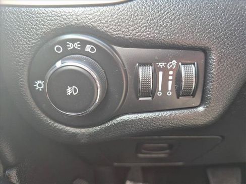 Used 2014 Jeep Cherokee Latitude FWD image 15