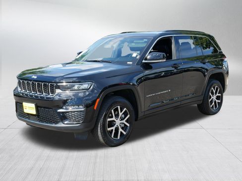 Used 2025 Jeep Grand Cherokee Limited w/ Trailer Tow Package AWD/4WD image 3