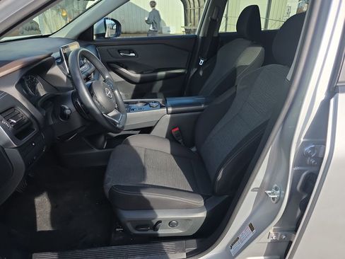 Used 2023 Nissan Rogue SV image 9