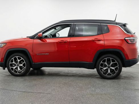 Used 2025 Jeep Compass Limited image 5