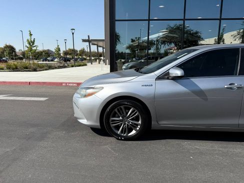 Used 2015 Toyota Camry SE FWD image 11