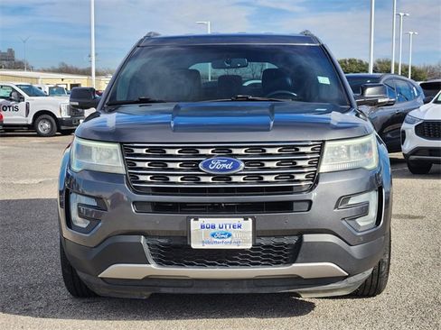 Used 2016 Ford Explorer XLT w/ Equipment Group 202A image 2