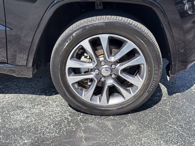 Used 2017 Jeep Grand Cherokee Overland w/ Jeep Active Safety Group RWD image 9
