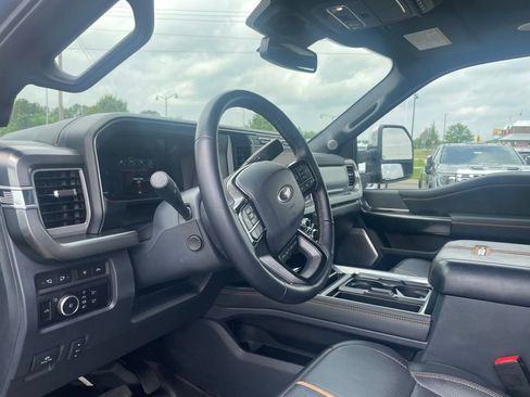 Used 2024 Ford F250 Platinum AWD/4WD image 10