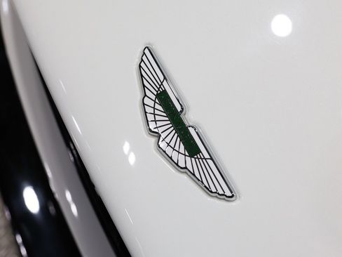 Used 2019 Aston Martin DB11 Volante image 56