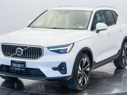 Certified 2025 Volvo XC40 B5 Plus w/ Climate Package